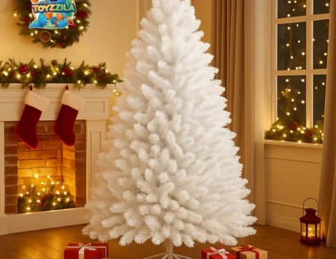 Bela PVC novogodišnja jelka sa bogatom i gustom granom i stabilnim metalnim postoljem